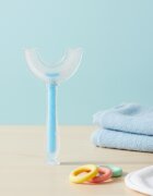 Bocioland Periuta de dinti pentru bebelusi Albastru cu forma speciala peri din silicon alimentar maner ergonomic cu ventuza