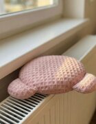 Bocioland Pernuta anticolici cu samburi de cirese si lavanda Teddy Roz diametru 14 cmhusa din bumbac 100 cu textura waffle utilizare rececald