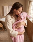 Bocioland Prosop din bumbac terry pentru copii Bunny Pink 95x95 cmgluga brodataurechi decorative100 bumbac