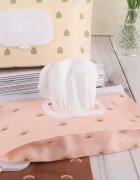 Bocioland Suport portabil pentru servetele umede Pinkcu capac etansare dubla agatatoare practica cu capsa dimensiune 24x13.5x5 cm