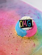 Bomb Cosmetics Bomba de baie handmade cu figurina OMG Bath Blaster 160g