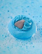 Bomb Cosmetics Bomba de baie handmade cu figurina Shark Attack Bath Blaster 160g