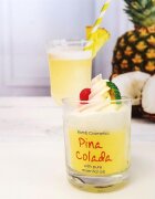 Bomb Cosmetics Lumanare parfumata 160g Pina Colada Piped Candle