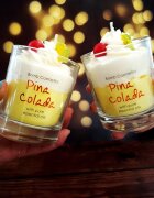 Bomb Cosmetics Lumanare parfumata 160g Pina Colada Piped Candle