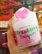 Bomb Cosmetics Lumanare parfumata 160g Strawberry Daiquiri Piped Candle