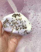 Bomb Cosmetics Spumant de baie solid Lavender Clouds Bubble Doh 135g