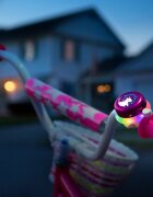 Brightz Clopotel roz cu lumini led multicolore pentru bicicleta
