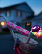 Brightz Clopotel roz cu lumini led multicolore pentru bicicleta
