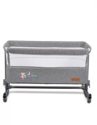 CANGAROO Patut Co-Sleeper pentru bebelusi Always Together Grey cu laterala culisanta5 pozitii de reglare inaltimepozitie antirefluxpicioare antiderapantefunctie atasare la patul parinteluisistem leganarehusa detasabila