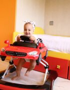 CANGAROO Premergator 2in1 Cabrio Red transformabil in antepremergator Inaltime reglabila Functie antepremergator Panoul muzical detasabil Roti fata pivotante Potrivit de la 6 luni+ pana la 12 kg