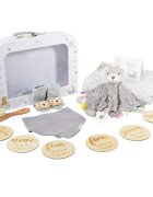 CANGAROO Set cadou 6in1 pentru nou nascut Bearly Gri cu paturica dubla 100x80cmjucarie atasamentsosetebavetaperie cu peri naturali si cartonase etape crestere in cutie cadou cu felicitare