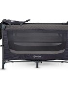 COCCOLLE Patut pliabil multifunctional Insieme Co Sleeper cu laterala culisanta si 2 niveluri de inaltime Sistem atasare la somiera patului de adult Masa infasat Roti cu frana Usita cu fermoar Geanta transport 120x60 cm