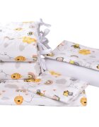 Confort Family Set complet 7 piese Lenjerie si aparatori patut 120x60 cm din bumbac model albinute