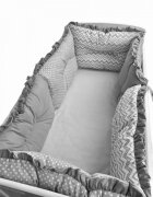 DESEDA Lenjerie patut 140x70 cm cu 6 aparatori pufoase cearsaf si paturica Zig zag buline gri