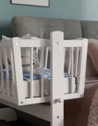E-Kids Patut pentru bebelusi Cristine din lemn masiv cu functie de balansare si roti