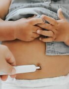 FridaBaby Dispozitiv de curatare Multifunctional Cu 4 capete Pentru unghii mucoasa nazala urechi si alte parti ale corpului Reutilizabil 0 luni+