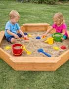 Ginger Home Nisipar din lemn pentru copii Octogonal 134.5x134.5 cm cu 4 bancute integratefolie pentru baza inclusaperfect pentru curtegradinagradiniteloc de joaca
