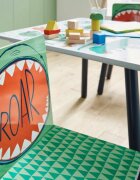 Ginger Home Set masuta cu 2 scaunele din lemn pentru activitati si servire masa Dinosaur