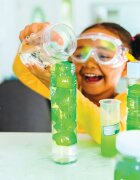 Glo Pals Jucarie senzoriala luminoasa de baie Pippa Glo Cube verde