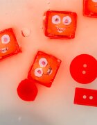 Glo Pals Jucarie senzoriala luminoasa de baie Sammy Glo Cube rosu