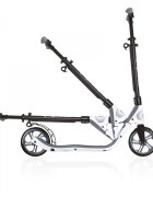 Globber Trotineta pliabila adult One NL 205 alb cadru din aluminiu ghidon reglabil platforma antiderapanta greutate admisa 100 kg