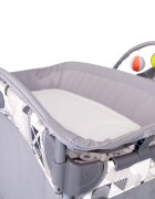 GRACO Patut Contour Electra Patchwork Grey cu masuta de infasat arcada cu jucarii roti saltea pliabila si geanta de transport