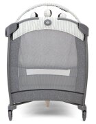 GRACO Patut Contour Electra Suits Me cu masuta de infasat arcada cu jucarii roti saltea pliabila si geanta de transport