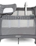 GRACO Patut Contour Electra Suits Me cu masuta de infasat arcada cu jucarii roti saltea pliabila si geanta de transport