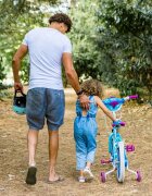 Huffy Bicicleta fetite Frozen Mov 16 inch cu gentuta si roti ajutatoare varsta 5-7 ani inaltimea 112-127 cm scaun si ghidon reglabile pe inaltime frana de mana pe ambele roti