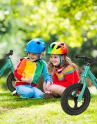 Ikonka Bicicleta de echilibru pentru copii Trike Fix Active X Green 12 inch cu cadrul jos din otel saua reglabila sarcina maxima 25 kg
