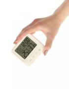 Ikonka Higrometru de uz casnic cu functie de Termometru si Ceas afisaj LCD dimensiune 8.5 x 7.8 x 2.8 cm