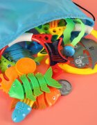 Ikonka Set 27 jucarii de inot pentru copii Water World design atractiv culori veselr si forme marine in saculet de depozitare