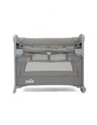 JOIE Patut pentru copii co-sleeper Kubbie Foggy Gray pliabil usita cu fermoar roti cu blocare laterala culisanta saltea si geanta de transport incluse