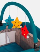 Juju Patut pentru copii Sleepy Baby Space Doggy pliabil roti cu blocare bara de jucarii salteluta de infasat geanta de transport usita laterala cu fermoar dimensiuni 125 L x 65 l x 78 cm