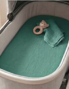 Kerstin Cearceaf cu banda elastica pentru landoucarucior si cosulet copii Premium Muslin Emerald realizat din muselina bumbac 100 dimensiune 80 x 38 cm