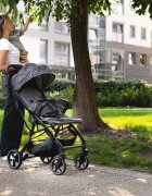 Kidnort Carucior pentru copii Fjallrav Black cu pliere compacta suspensie integrala spatar si viziera reglabile pana la 22 kg accesorii incluse suport pentru pahar husa transport