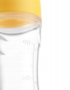 Kidnort Lingurita pentru copii din silicon cu rezervor gradat 90 ml si ventuza de prindere Retter Sommar Yellow