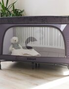 Kidnort Patut de calatorie cu saltea plasa de ventilatie roti usa cu fermoar si geanta de transport Grotta Dark Grey