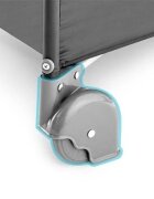 Kidnort Patut de calatorie multifunctional 3 in 1 Naste Light Grey cu laterala culisanta si 2 niveluri de inaltime sistem atasare la patul parintilor cu saltea si geanta de transport dimensiune compacta Intrare laterala 9.3 kg