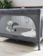 Kidnort Patut de calatorie pentru copii Ihalig Dark Gray cu geanta de transport salteluta usa cu fermoar si roti cu posibilitatea de blocare dimensiune desfacut 128 x 68 x 78.5 cm