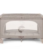 Kidnort Patut de calatorie pentru copii Ihalig Hygge Sand cu geanta de transport salteluta usa cu fermoar si roti cu posibilitatea de blocare dimensiune desfacut 128 x 68 x 78.5 cm
