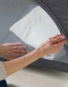 Kidnort Patut de calatorie pentru copii Ihalig Light Gray cu geanta de transport salteluta usa cu fermoar si roti cu posibilitatea de blocare dimensiune desfacut 128 x 68 x 78.5 cm