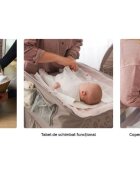 Kidnort Patut de calatorie pentru copii pliabil multifunctional 3 in 1 din material Oxford 300 cu geantuta de depozitare laterala culisanta roti cu frana accesorizat Stugan Hygge Sand
