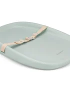 Kidnort Salteluta de infasat pentru bebelusi Dusty Sage din spuma moale impermeabila moderna si ergonomica cu baza antiderapanta centura de siguranta reglabila si margini ridicate dimensiune 71.5 x 52 x 7.5 cm