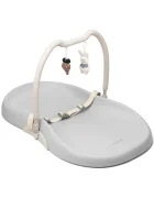 Kidnort Salteluta de infasat pentru bebelusi Frost Grey din spuma moale PU baza antiderapanta centura de siguranta margini ridicate include arcada detasabila cu jucarii senzoriale din bumbac organic 715 x 52 x 75 cm