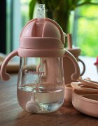 Kidnort Sticluta de apa din tritan pentru copii Bringebaer sterilizabila pai moale din silicon cu biluta gravitationala maner ergonomic capacitate 240 ml Roz