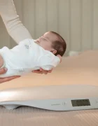 KikkaBoo Cantar digital pentru bebelusi Lyra Greydesign compact cu afisaj LCD cu lumina alba functie Holdfunctie taraoprire automata dupa 2 minuteprecizie de la 50g pana la 20kgSuprafata concava ergonomica+centimetru