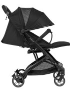 KikkaBoo Carucior sport Miley Black pana la 22kgPliere compacta cu sistem trollerCadru aluminiuSuspensiiBaldachin cu extensie protectie UPF50+Spatar reglabil cu pozitie de somnMaterial impermeabilHusa picioare