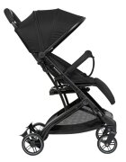 KikkaBoo Carucior sport Miley Black pana la 22kgPliere compacta cu sistem trollerCadru aluminiuSuspensiiBaldachin cu extensie protectie UPF50+Spatar reglabil cu pozitie de somnMaterial impermeabilHusa picioare
