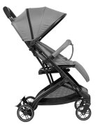 KikkaBoo Carucior sport Miley LightGrey pana la 22kgPliere compacta cu sistem trollerCadru aluminiuSuspensiiBaldachin cu extensie protectie UPF50+Spatar reglabil cu pozitie de somnMaterial impermeabilHusa picioare